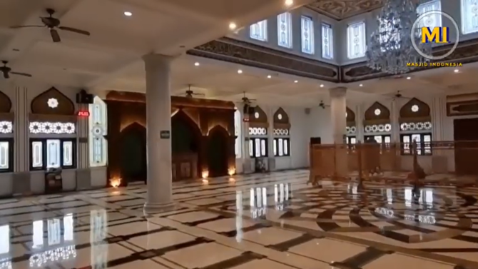 masjid agung harakatul jannah