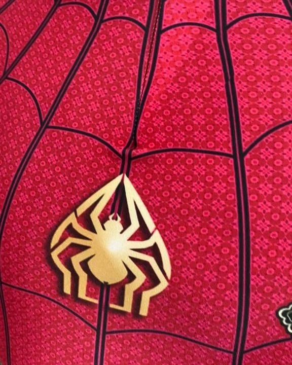 kental akan kearifan lokal ini kostum spiderman dihiasi batik yang curi perhatian