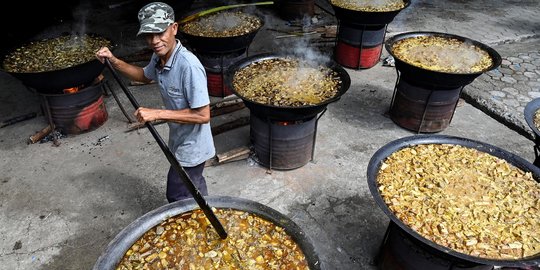 Tradisi Lelaki Aceh Memasak Kuah Beulangong untuk Buka Puasa Bersama