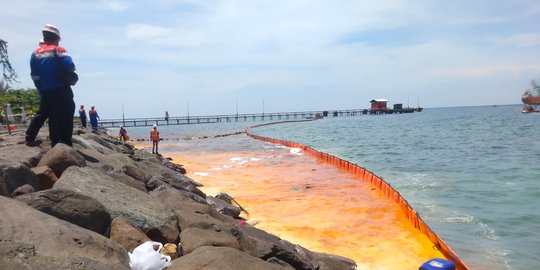 Kapal Pengangkut BBM Pertamina Bocor di Laut Aceh, Keselamatan Ekosistem Terancam