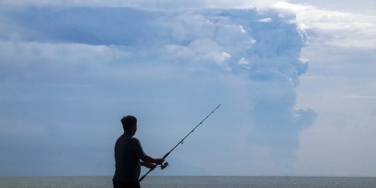 Gunung Anak Krakatau Berstatus Siaga, Nelayan dan Wisatawan Diminta Menjauh