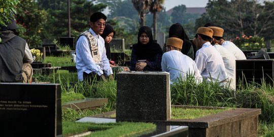 Doa Ziarah ke Makam Sesuai Anjuran Rasulullah, Lengkap Disertai Artinya