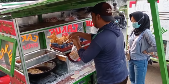 Rela Keluar Pekerjaan Gaji Rp9 Jutaan, Kini Sukses Jadi Pedagang Cakue Omzet Brutal