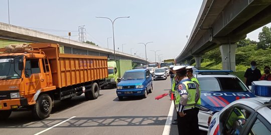 Dampak Ganjil Genap di Tol Japek, Lalu Lintas Jadi Padat