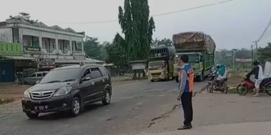 Sempat Macet, Jalan Lintas Timur Palembang-Betung Kembali Lancar