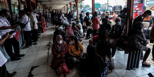 Pemudik Mulai Padati Terminal Kalideres