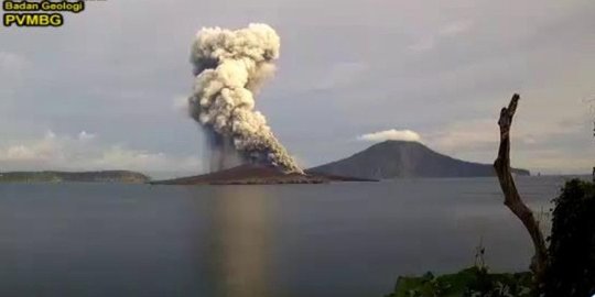 PVMBG Pastikan Status Gunung Anak Krakatau Tak Ganggu Pemudik di Merak-Bakauheni