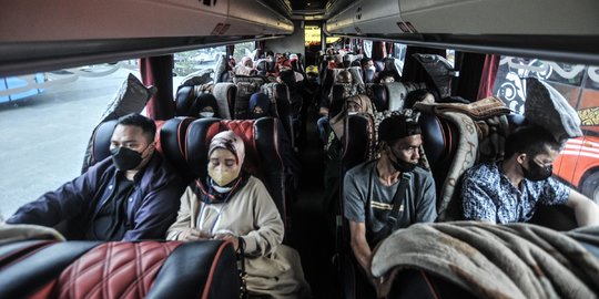 Ribuan Pemudik Padati Terminal Kampung Rambutan