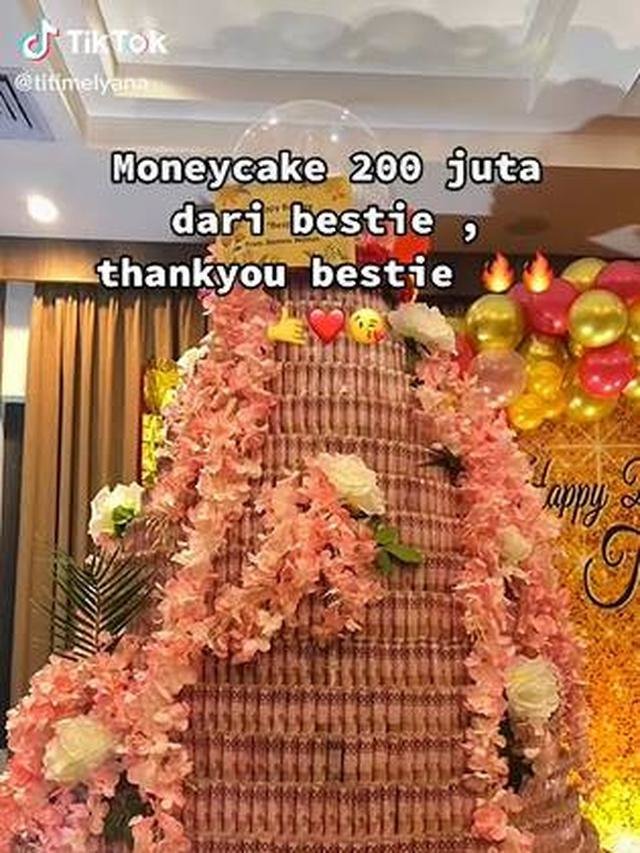 viral kisah wanita dapat hadiah kue ultah berisi uang ditaksir capai rp200 juta