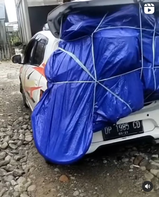 aksi pemudik bawa motor