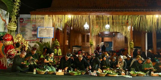 Serunya Tumpeng Sewu Banyuwangi, Tradisi Makan Bersama di Pinggir Jalan