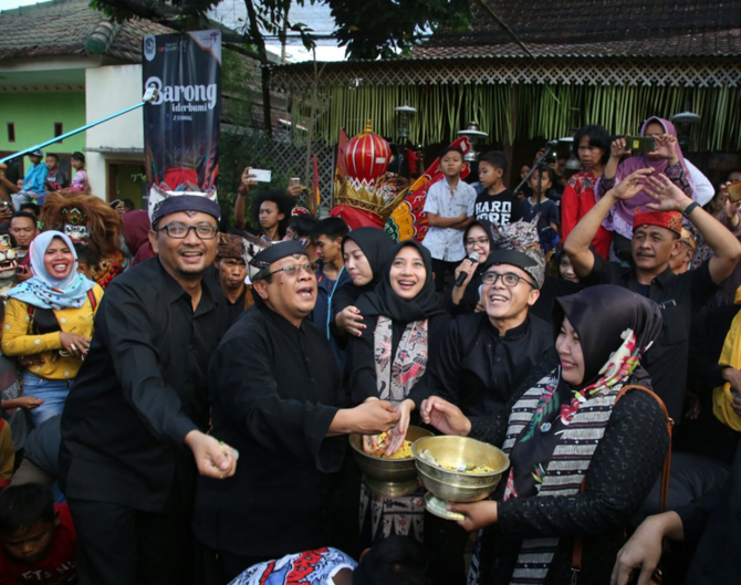 tradisi barong ider bumi banyuwangi