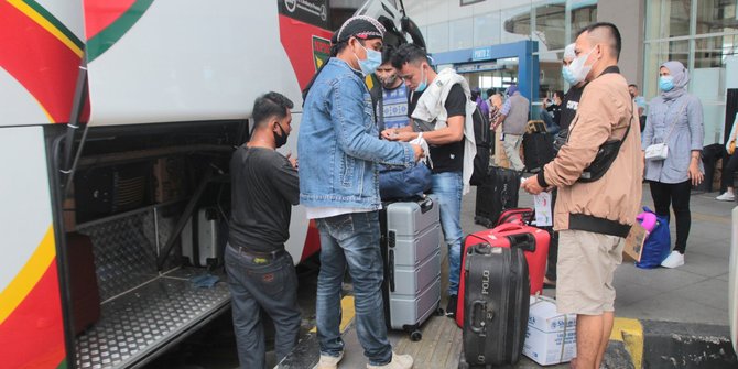 Pemudik Di Terminal Pulo Gebang Tercatat Alami Kenaikan 30 Persen ...