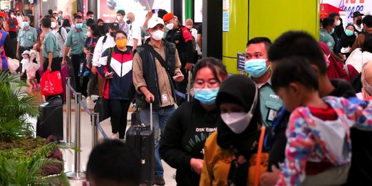 Pemudik Mulai Padati Stasiun Gambir