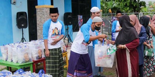 Ringankan Kebutuhan Warga Sidoarjo, Konco Erick Thohir Bagikan Ratusan Sembako