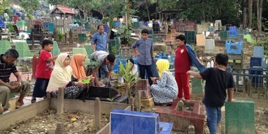 Bacaan Ziara Kubur Orang Tua, Berikut Arti dan Keutamaannya