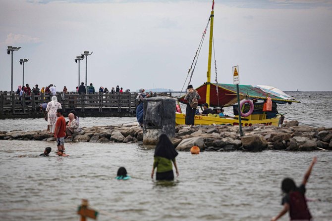 liburan natal di pantai ancol