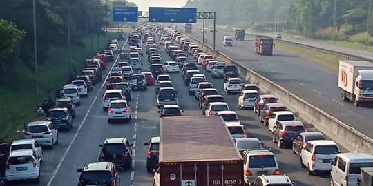 Pagi Ini, Tol Jakarta-Cikampek Padat Pemudik, Mulai Cikarang Timur-Karawang Barat