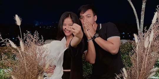 Selain Adinda Azani, 4 Seleb Ini Juga Jatuh ke Pelukan Sahabatnya Sendiri