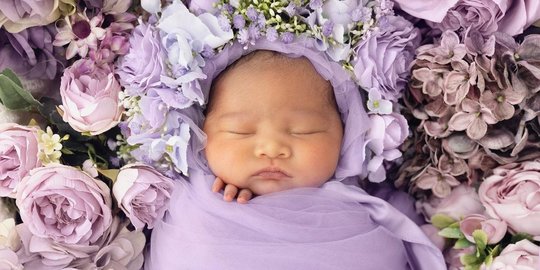 5 Potret Newborn Photoshoot Baby Kamya Anak Kedua Fitri Tropica, Lucu Banget!