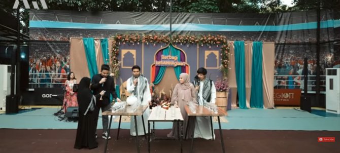 deretan artis bagi bagi thr tak biasa ada yang kasih biaya kuliah s 1