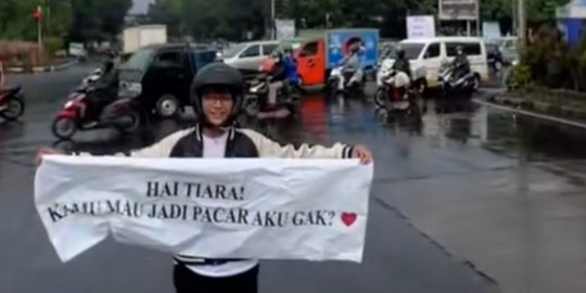 Viral Remaja Nyatakan Cinta di Tengah Jalan, Bikin Warganet Baper