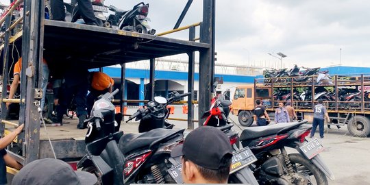 Ratusan Sepeda Motor Pemudik asal Jakarta Tiba di Terminal Tirtonadi Solo