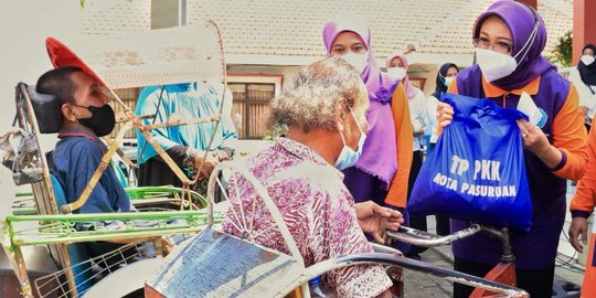 TP PKK Kota Pasuruan Bagikan Ratusan Sembako untuk Disabilitas dan Yatim Piatu