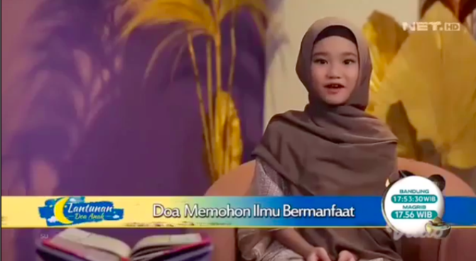 kenakan jilbab saat jadi presenter potret bilqis anak ayu ting ting curi perhatian