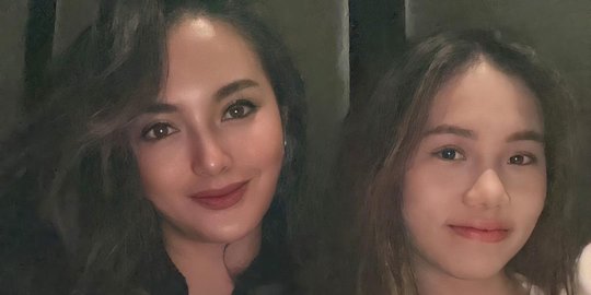 6 Potret Jasmine Abeng Anak Ririn Ekawati, Penampilannya Mencuri Perhatian