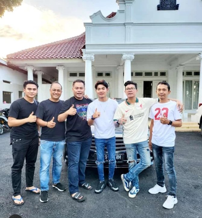 rela ke lampung demi minta maaf ini potret tri suaka bareng andika kangen band