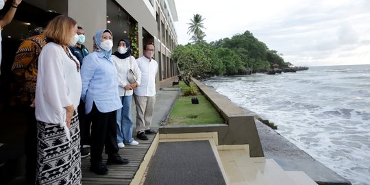 Hoaks Tsunami Beredar, Bupati Serang Pastikan Pantai Anyer Aman untuk Wisatawan