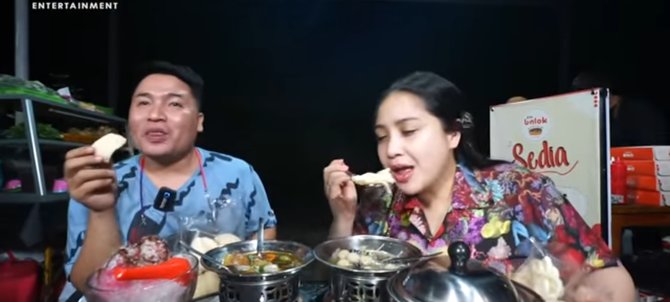 hobi jajan ini deretan aksi nagita slavina borong makanan gerobak