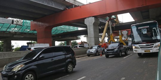 Pagi Ini, Tol Japek Padat Imbas Penerapan One Way Mulai KM 47 Karawang Barat