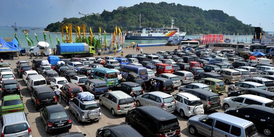 Dini Hari Tadi, Puncak Arus Mudik di Pelabuhan Merak Berimbas Macet di Jalur Arteri