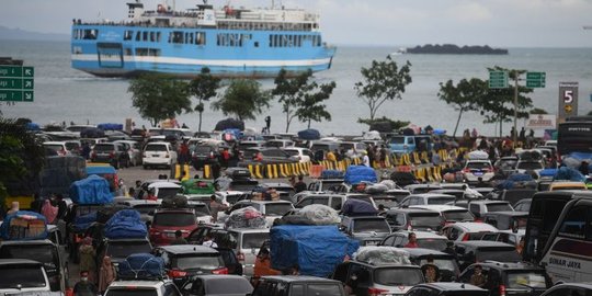 Pemudik di Pelabuhan Merak, Di Sini Lokasi Kantong Parkir Disediakan Polisi