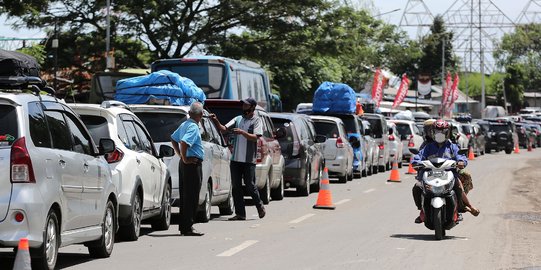 Kemacetan Kendaraan Pemudik di Luar Pelabuhan Merak Mengular 11 Kilometer