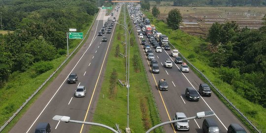 One Way Tol Cipali KM 87 ke Gerbang Tol Kalikangkung KM 414, Lalu Lintas Ramai Lancar