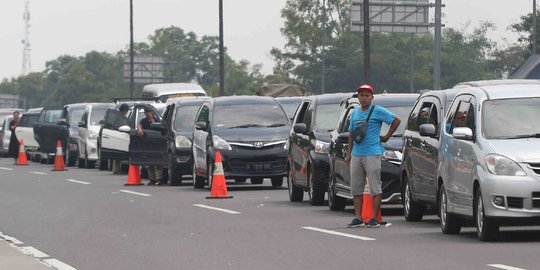 Pantauan Udara Polri, Volume Kendaraan di Tol Cikampek-Kalikangkung Masih Tinggi