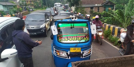 Cerita Pemudik Bawa Bajaj Tempuh 12 Jam dari Jakarta hingga Terjebak Macet di Nagreg