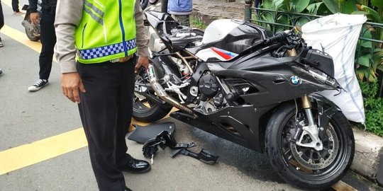 Pengendara Moge BMW S1000RR Tewas Usai Tabrak Calya di Senayan