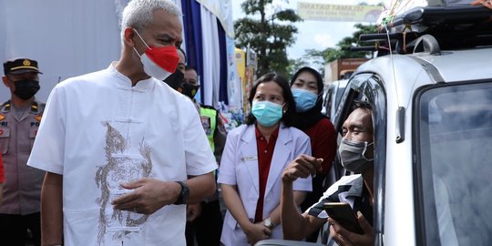 Tinjau Rest Area Ruas Tol Mudik, Gubernur Ganjar Cek Stok BBM