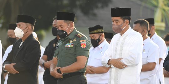 Presiden Jokowi Salat Id di Istana Yogyakarta, Khatib Pesan soal Solidaritas Sosial