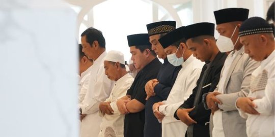 Salat Id Perdana di Masjid At-Thohir, Erick Thohir Pesan Makna Kebangkitan Ekonomi