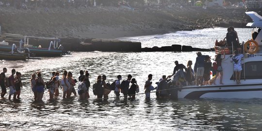 Libur Lebaran, Wisatawan Antre Menuju Kawasan Nusa Penida