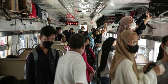 18.200 Penumpang Berangkat dari Stasiun Pasar Senen di Hari Pertama Lebaran 2022