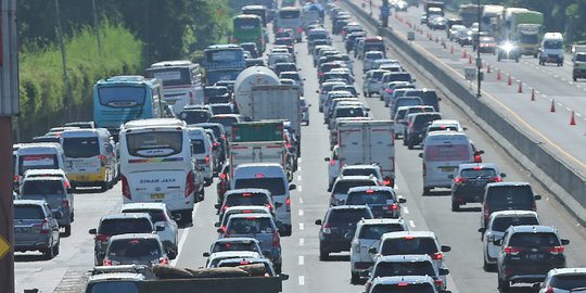 Macet, Jalan Layang Tol MBZ Arah ke Cikampek Kembali Ditutup