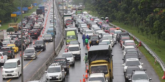 Jalur Puncak Bogor Macet, Polisi Berlakukan One Way Siang Ini