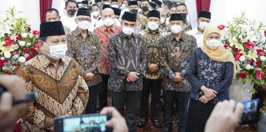 90 Menit Pertemuan Prabowo dan Khofifah, Bahas Pertanian hingga Tukar Buku
