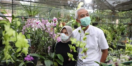 Pulang Kampung, Ganjar Nostalgia Masa Kecil Bareng Guru SD di Tawangmangu